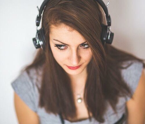 Jak działa funkcja redukcji szumów w słuchawkach?