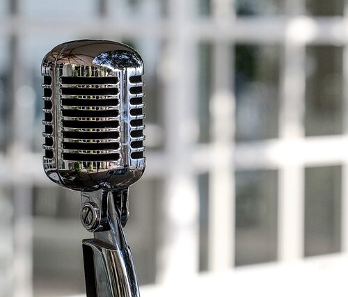 Jak wybrać mikrofon do śpiewania?