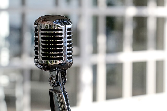 Jak wybrać mikrofon do śpiewania?